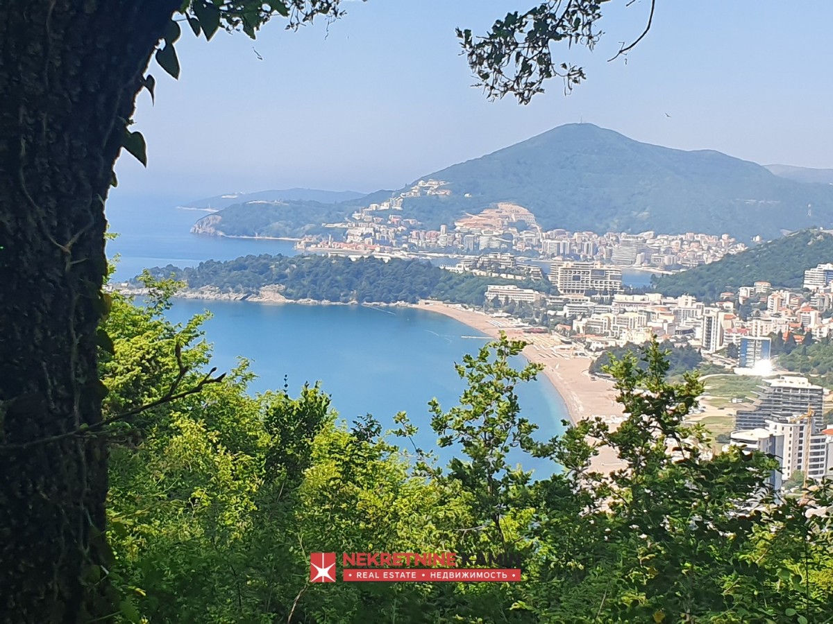 Urbanised Plot with Open Views of the Sea, the Beach and Budva, Bečići/Podbabac, Budva